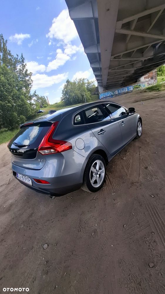 Volvo V40 D4 Kinetic - 9
