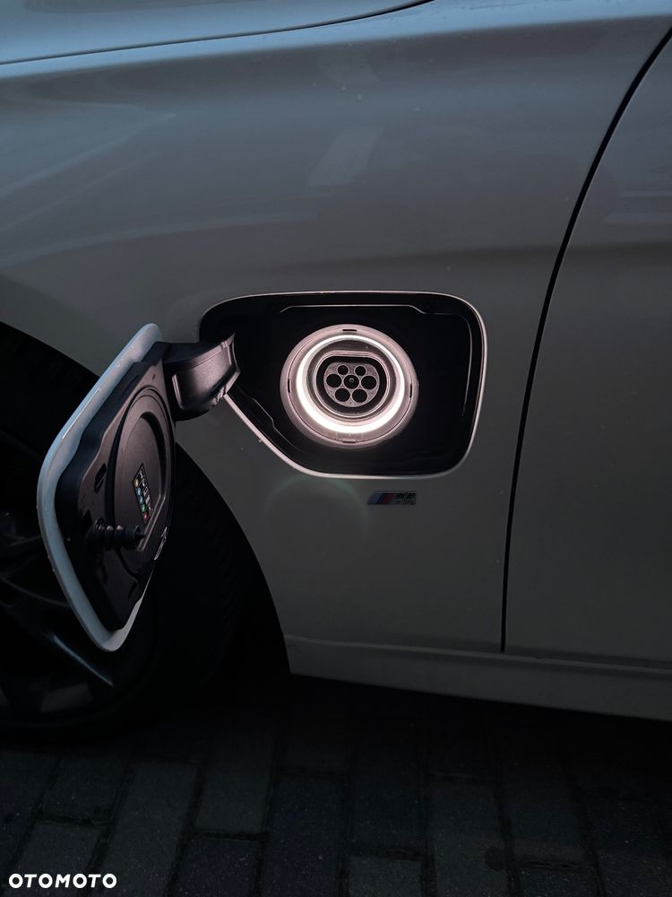 BMW Seria 3 330e iPerformance M Sport - 13