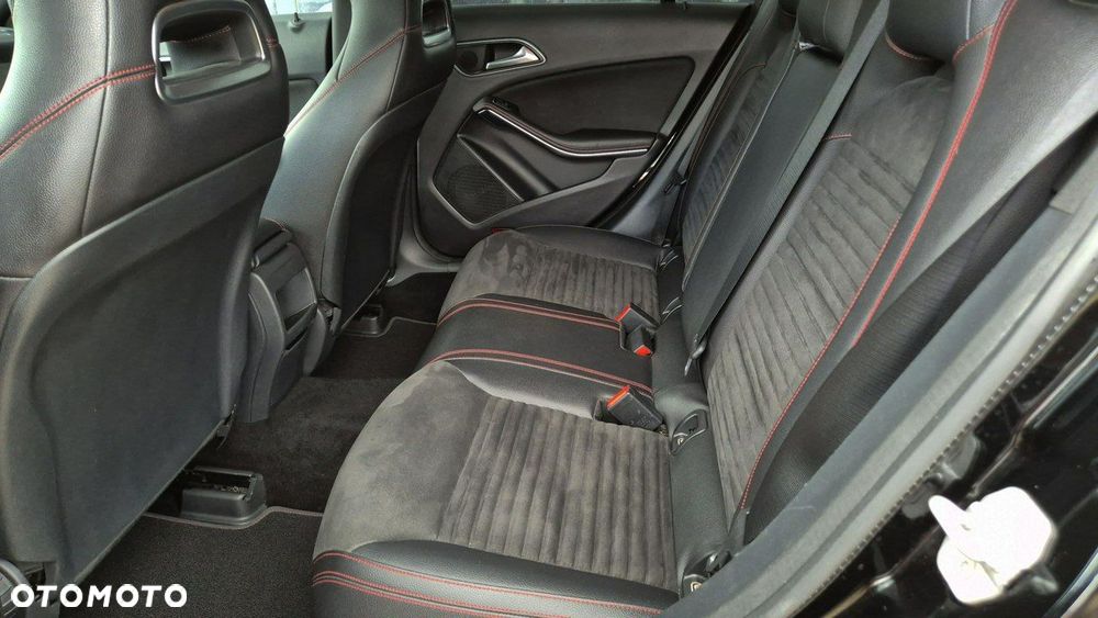 Mercedes-Benz CLA 200 7G-DCT AMG Line - 20