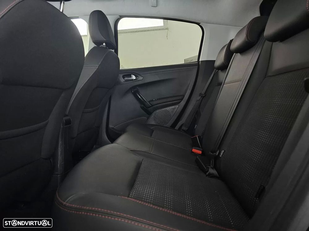 Peugeot 208 1.2 PureTech GT Line EAT6 - 31