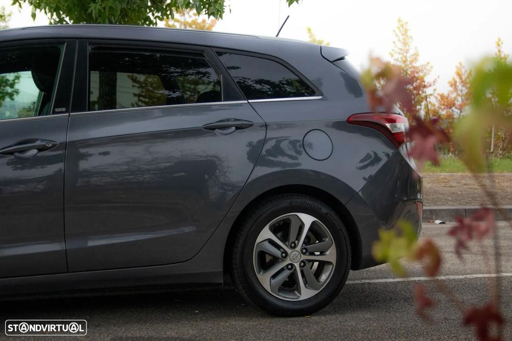 Hyundai i30 SW 1.6 CRDi GO! - 43