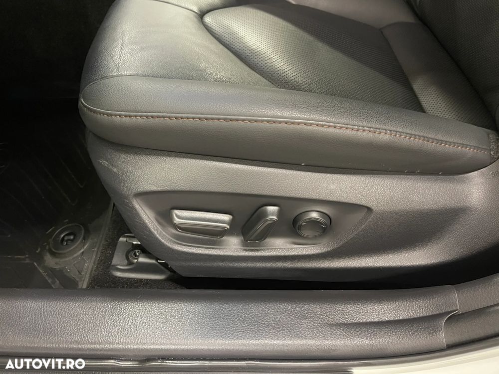 Toyota Camry 2.5 Hybrid Business - 19