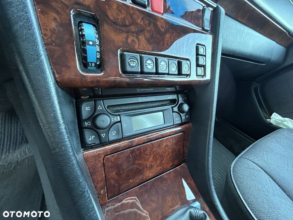 Mercedes-Benz Klasa E 250 T D Elegance - 13