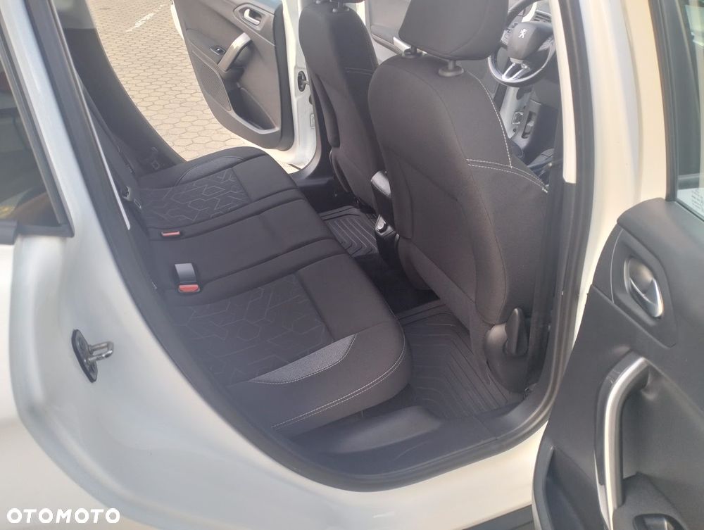 Peugeot 2008 1.2 Pure Tech Style S&S EAT6 - 11