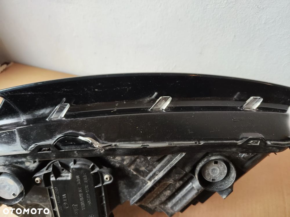 Skoda Scala Lampa przednia Prawa  657 941 016 - 8