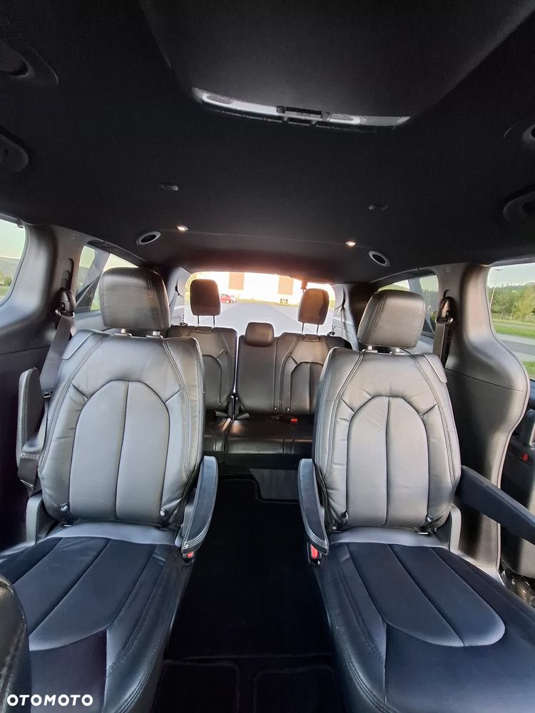 Chrysler Pacifica - 18