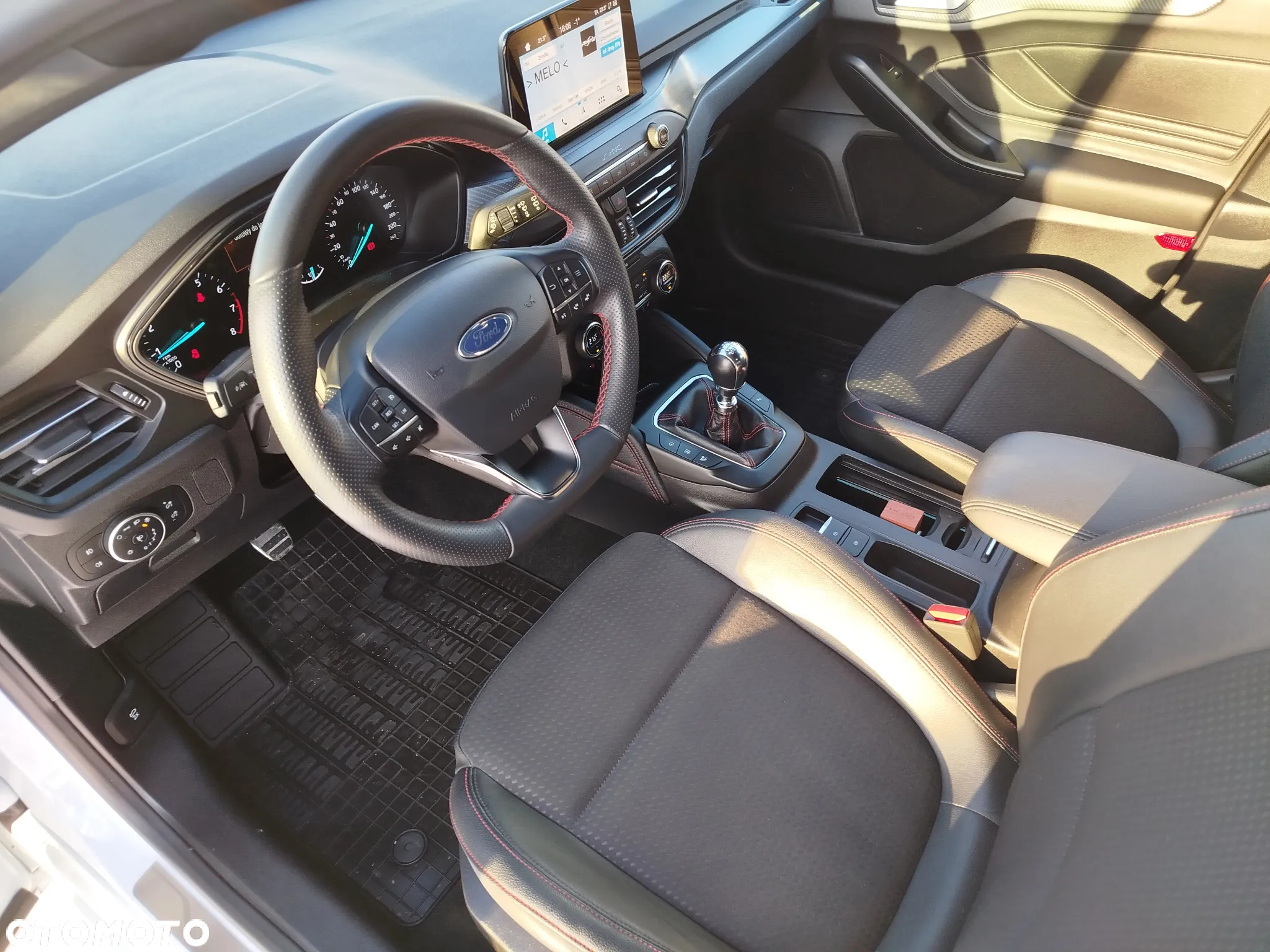 Ford Focus 1.0 EcoBoost ST-Line - 26