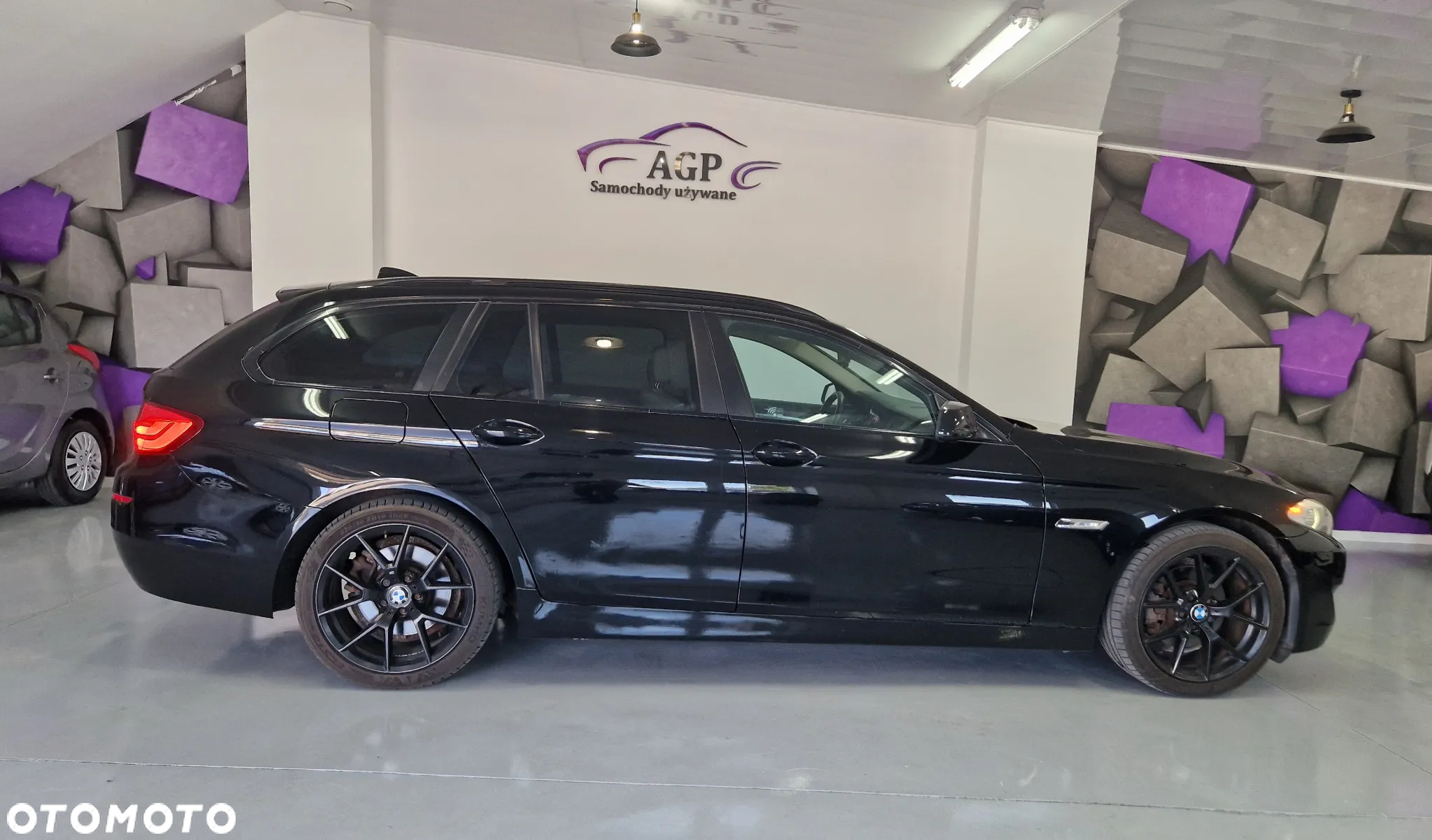 BMW Seria 5 523i Touring - 18