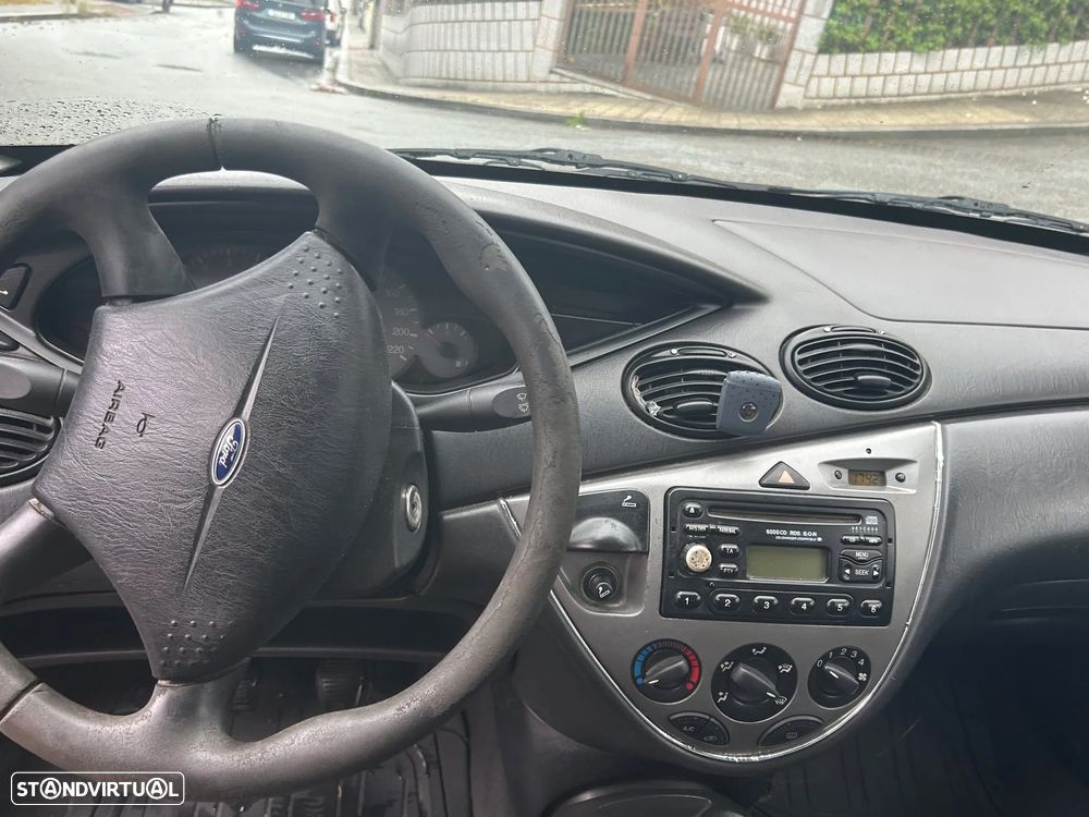 Ford Focus 1.8 TDdi Ambiente - 9