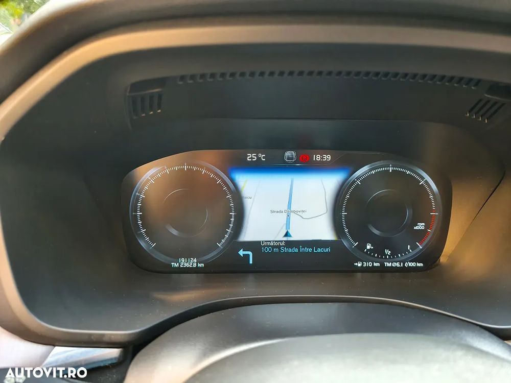 Volvo XC 60 B4 D AWD Geartronic Momentum Pro - 11