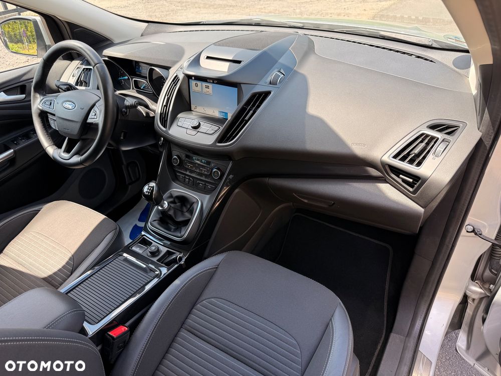 Ford Kuga 1.5 EcoBoost 2x4 Titanium - 21