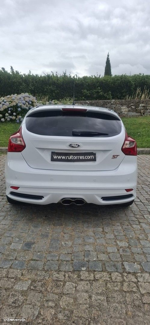 Ford Focus 2.0 EcoBoost ST c/ Pack Pele Desportiva - 4
