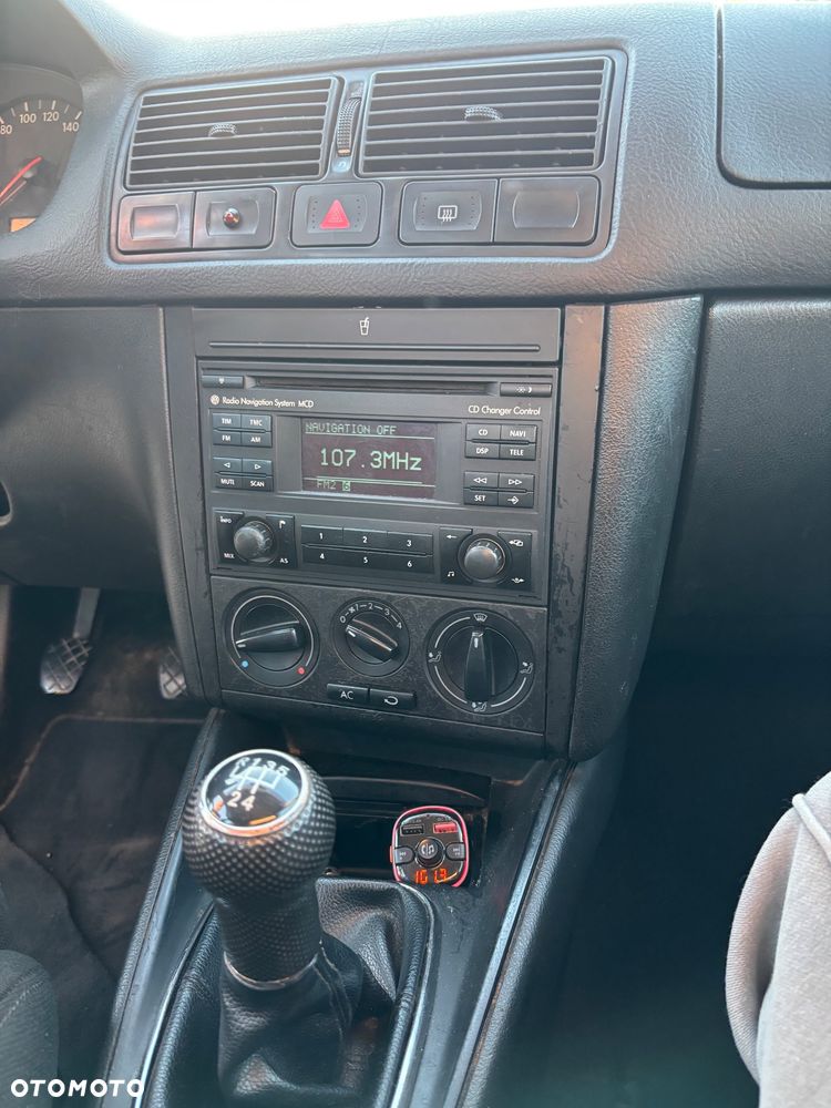 Volkswagen Golf 1.9 TDI - 24