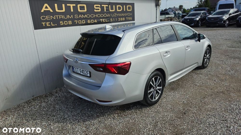 Toyota Avensis 2.0 D-4D Premium - 4