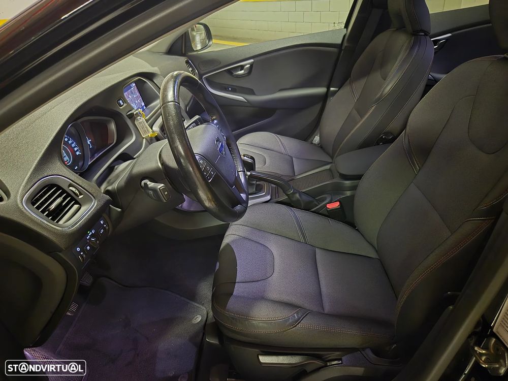 Volvo V40 Cross Country 2.0 D2 Summum - 28