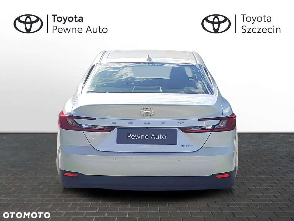 Toyota Camry - 4