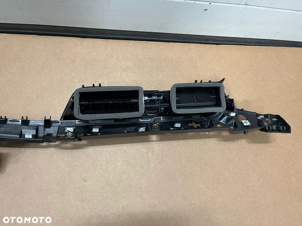 WLOTY POWIETRZA AUDI Q5 80A KRATKI NAWIEWU KONSOLA AUDI Q5 80A - 5