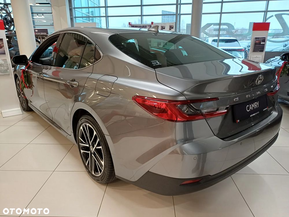 Toyota Camry - 4