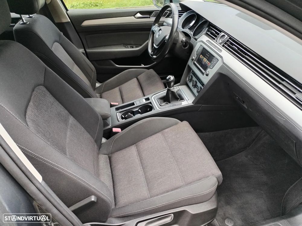 VW Passat Variant 1.6 TDI Confortline - 18
