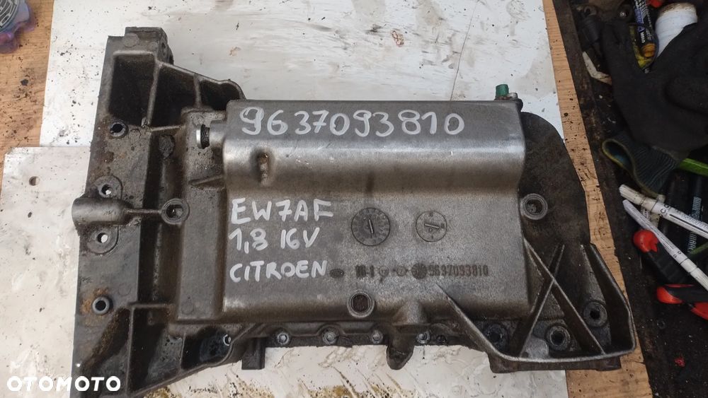 CITROEN PEUGEOT 1,8 16V EW7AF miska olejowa 9637093810