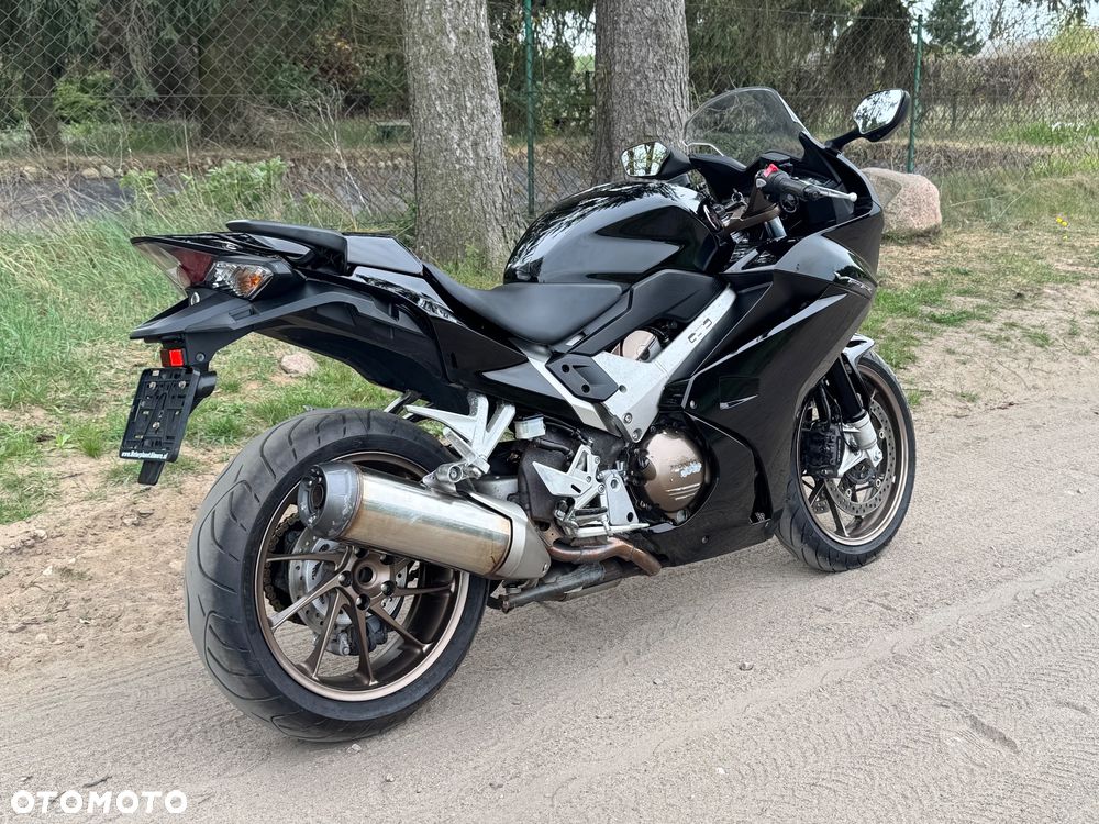 Honda VFR - 3