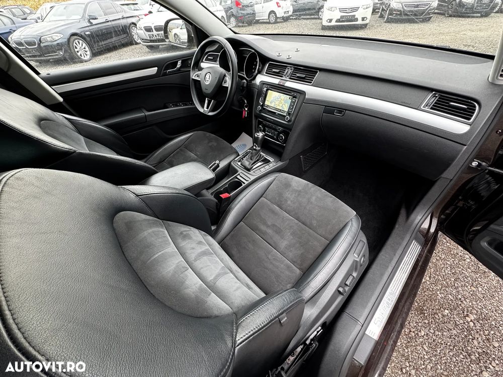 Skoda Superb 2.0 TDI DSG Elegance - 23