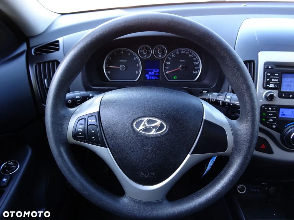 Hyundai i30 1.6 Comfort - 25
