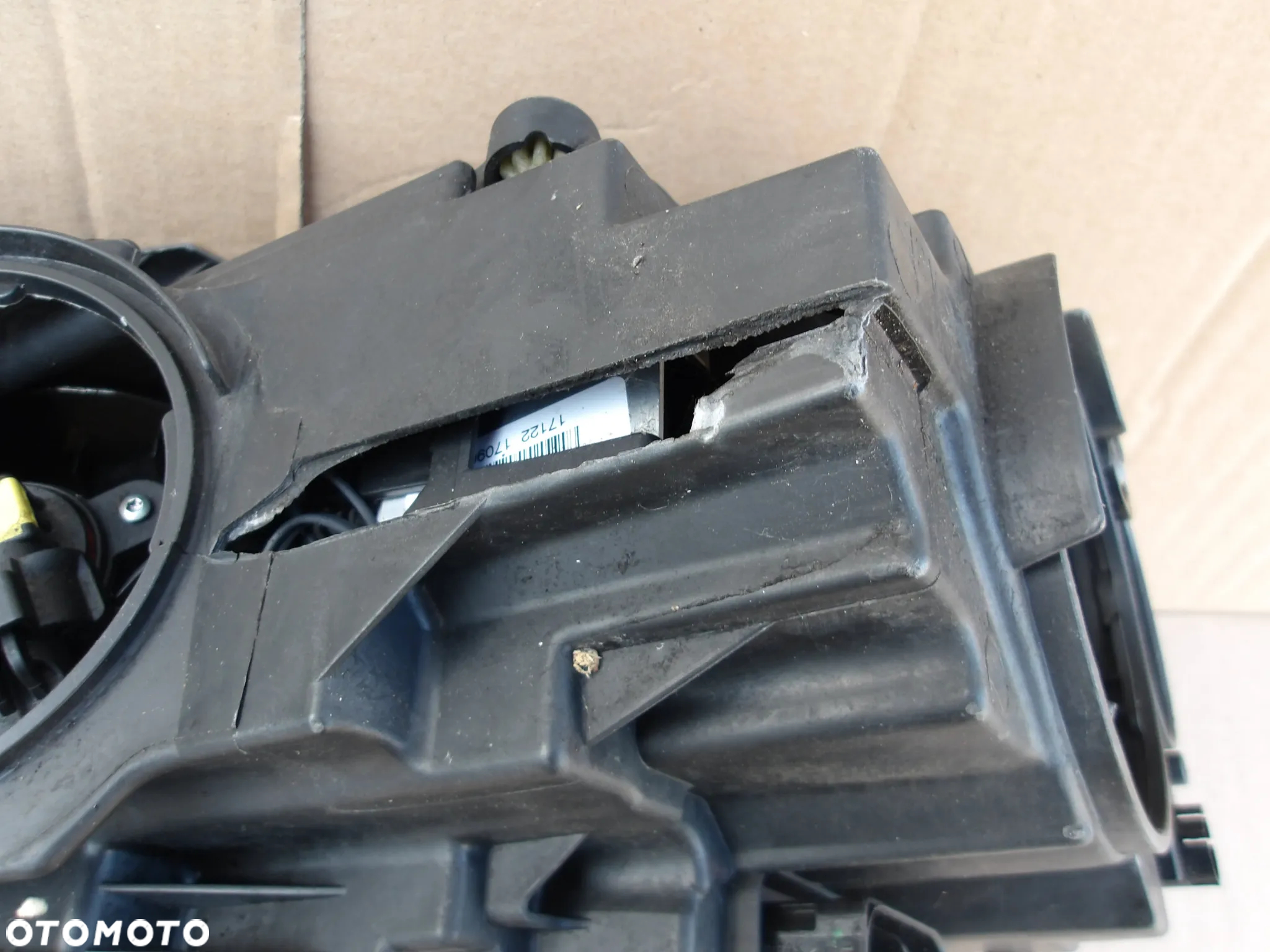 LAMPA PRAWY PRZOD AUDI A3 8V XENON 8V0941033F - 12
