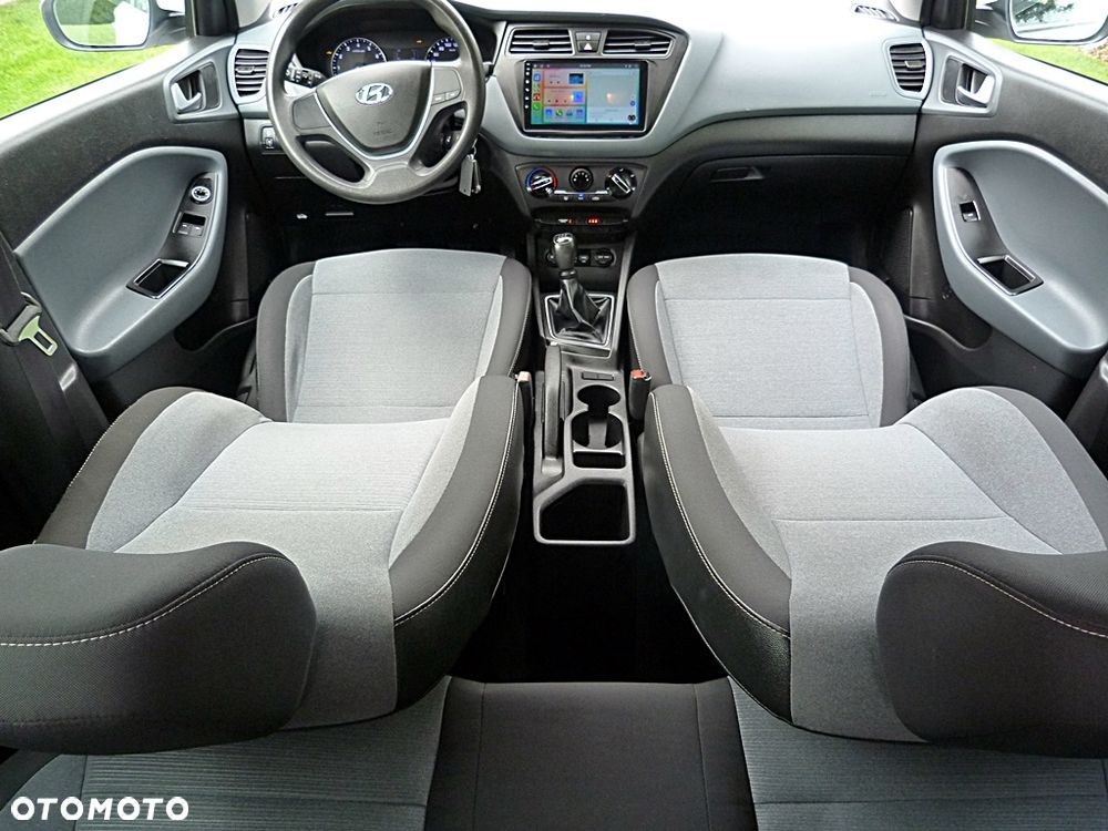 Hyundai i20 1.2 Pure - 12
