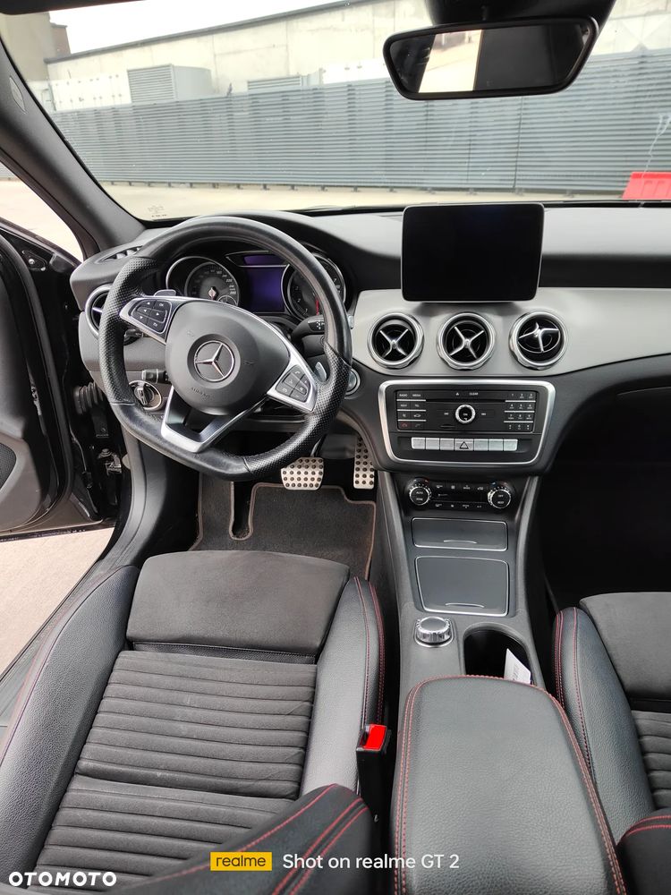 Mercedes-Benz GLA - 9