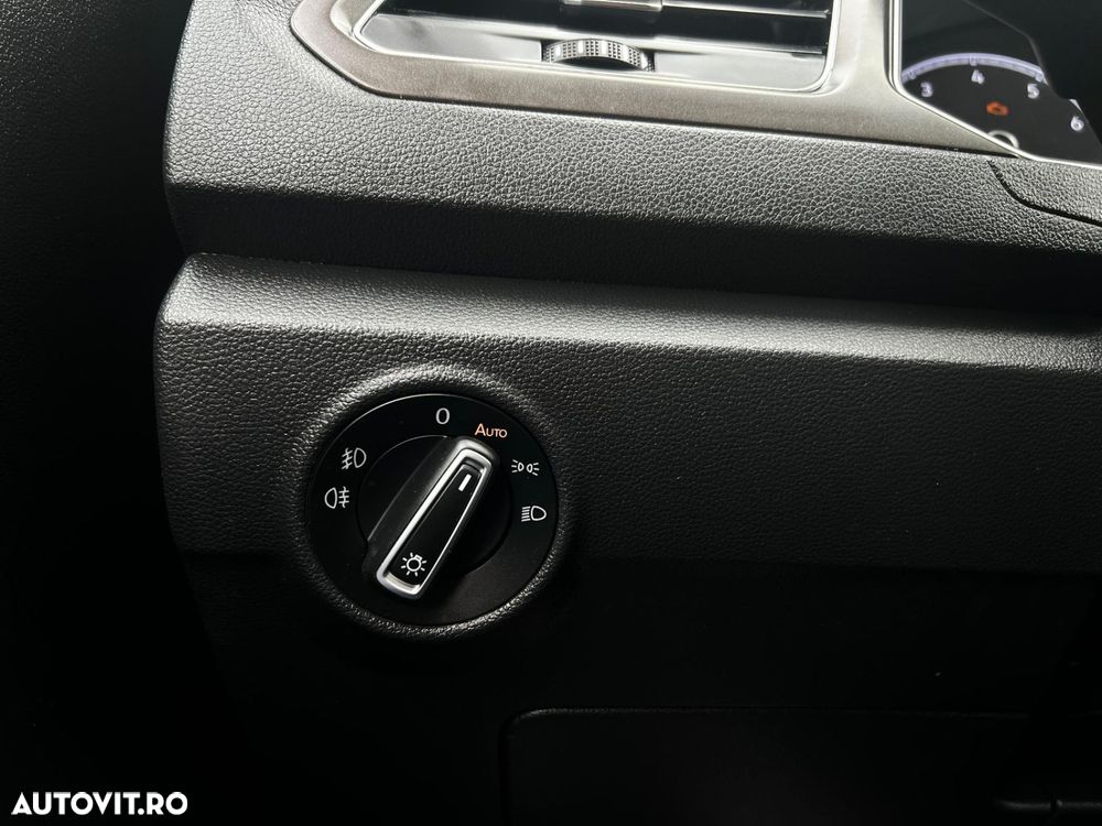 Volkswagen T-Roc - 16