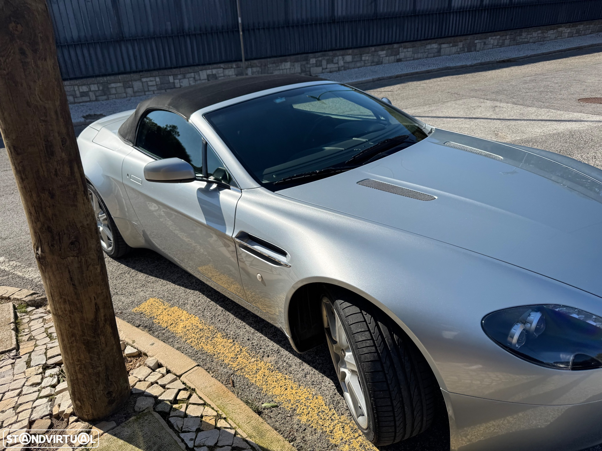 Aston Martin Vantage Roadster - 32