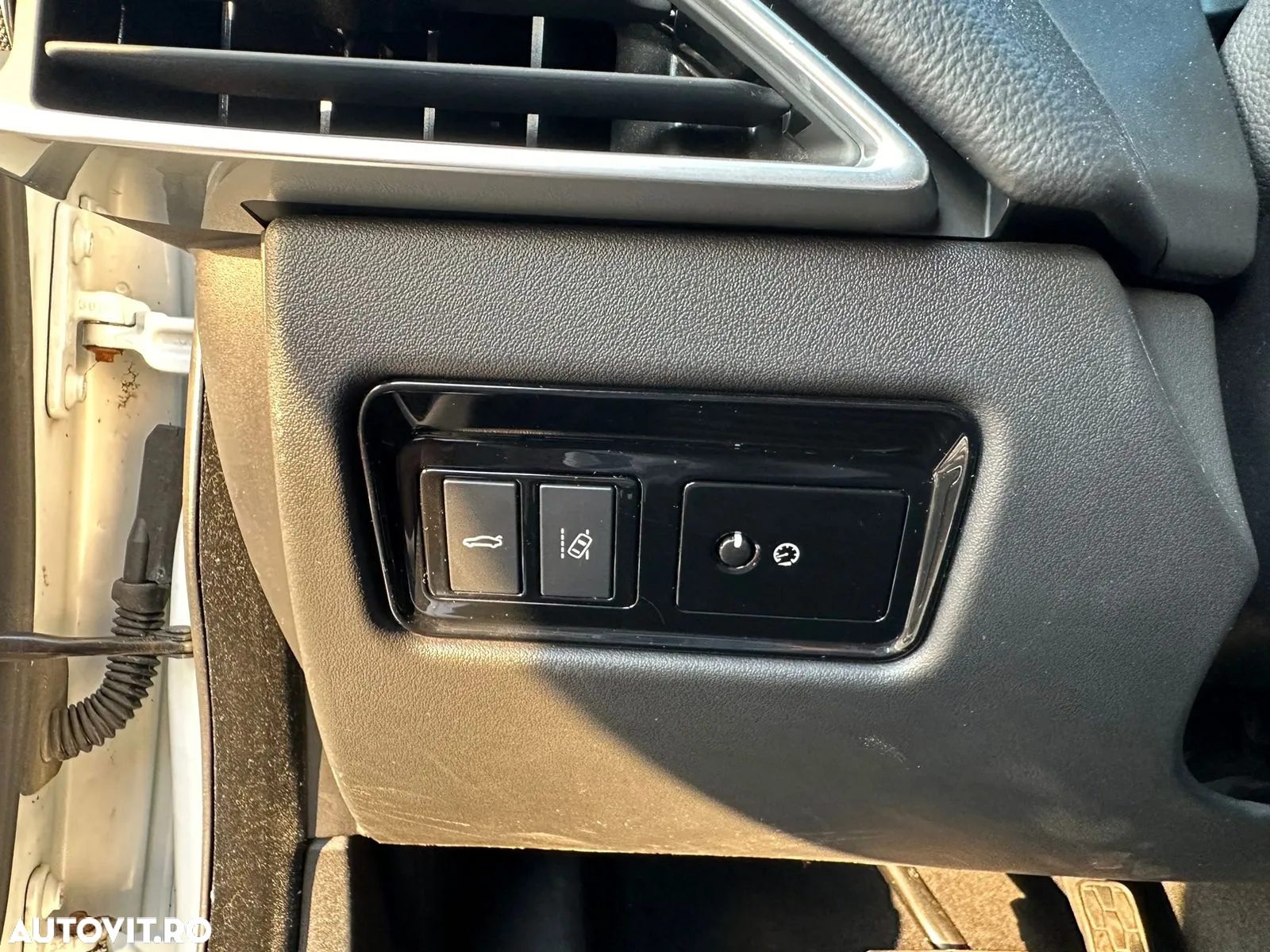 Jaguar XE 2.0 Portfolio - 14