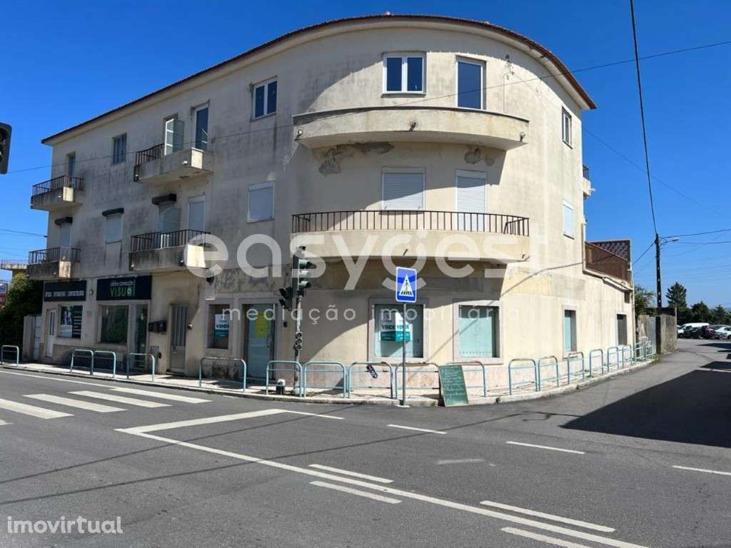 Loja sita na estrada principal, próximo do mercado da Maceira - Leiria - Grande imagem: 3/21