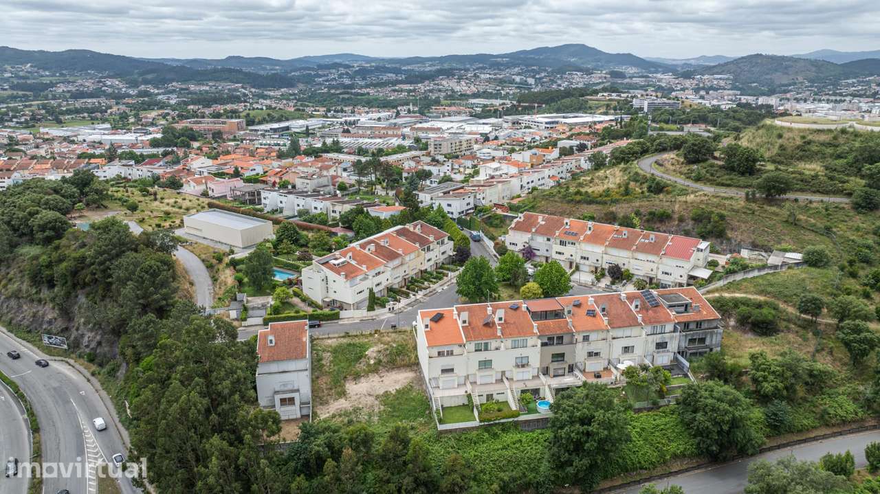 Moradia T5+1 no Centro de Braga, Nogueira - Grande imagem: 4/52