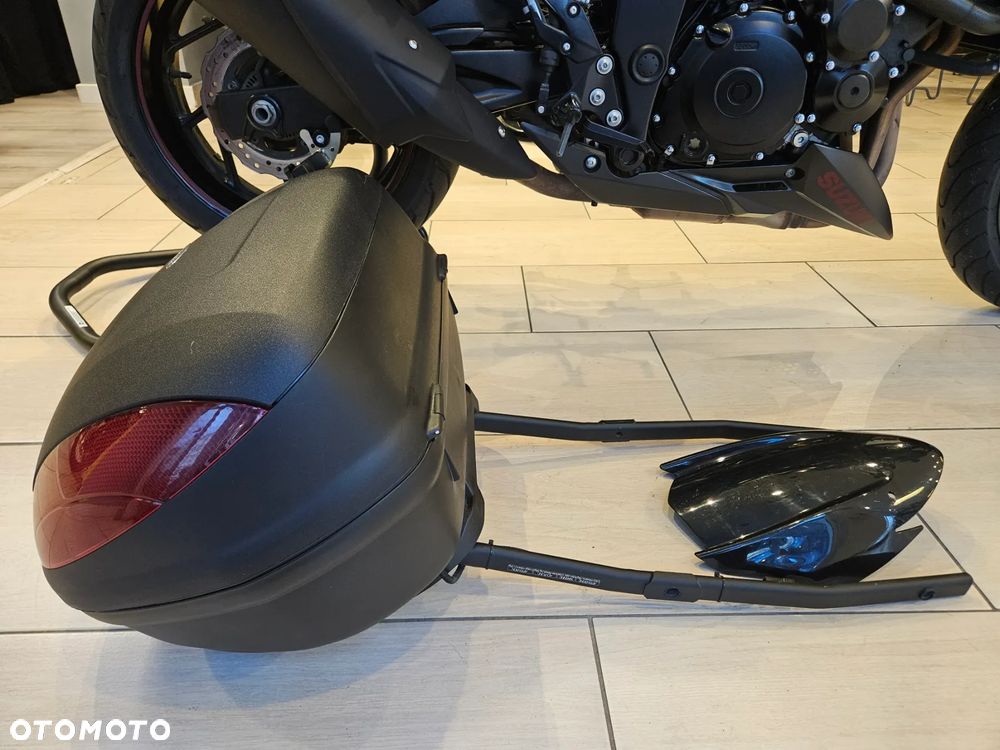 Suzuki GSX - 22
