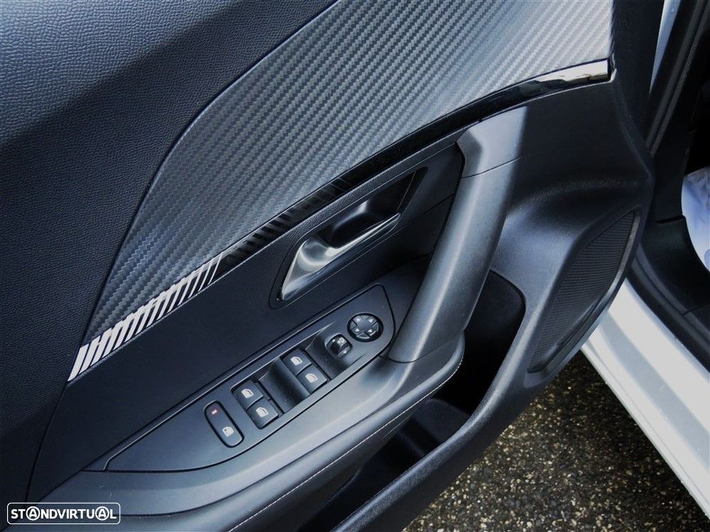 Peugeot 2008 1.2 PureTech Allure - 19