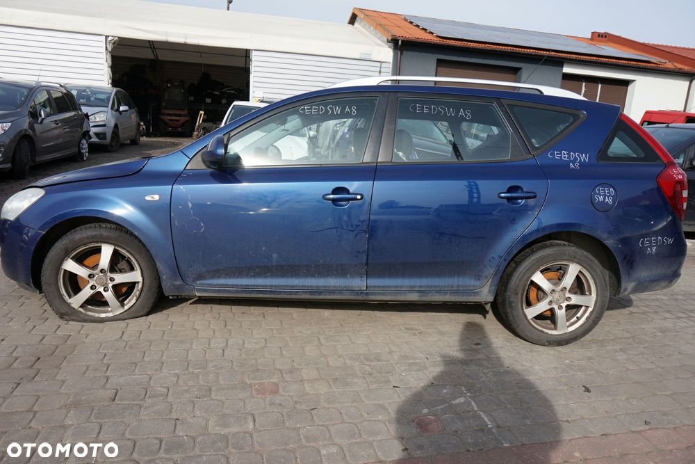 KIA CEED I KOMBI 2008 A8 1.6 CRDI D4FB 90KM S717 GRANATOWY na części - 2