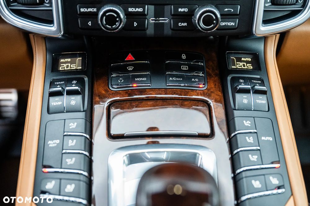 Porsche Cayenne Turbo - 14