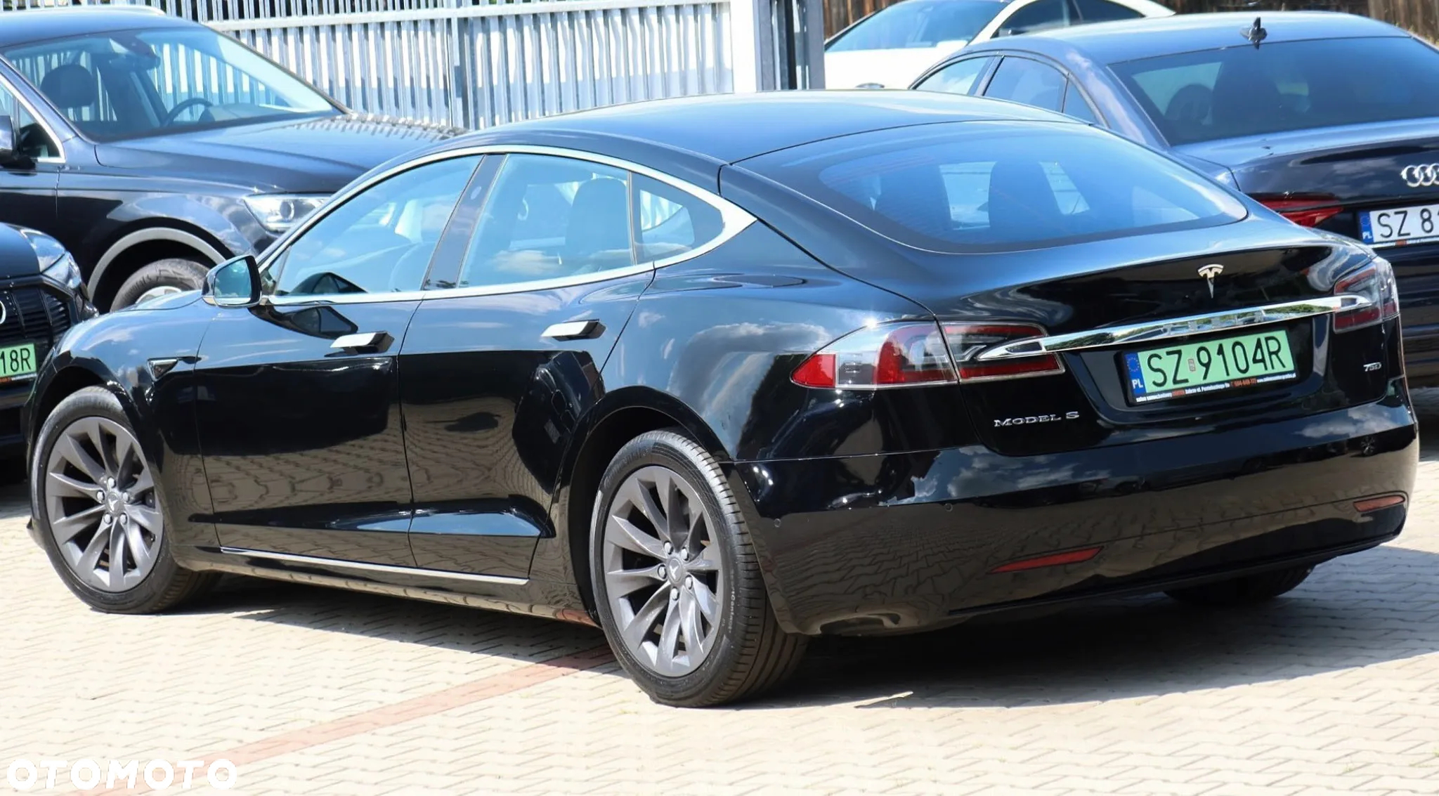 Tesla Model S Dual Motor Allradantrieb - 32