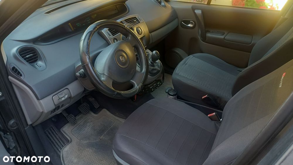 Renault Scenic 1.9 dCi FAP Avantage - 5