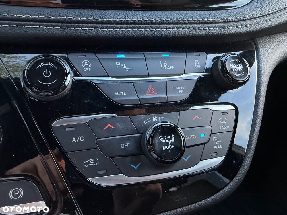 Chrysler Pacifica - 33