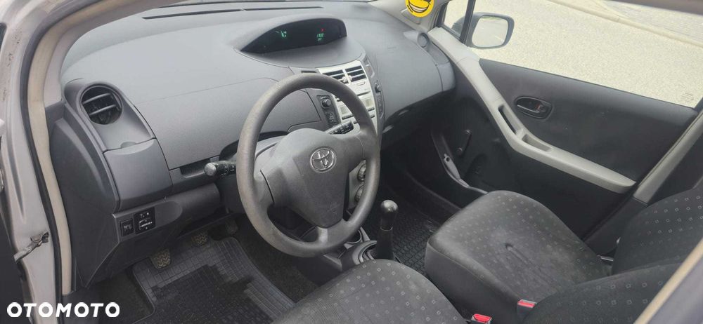 Toyota Yaris - 6