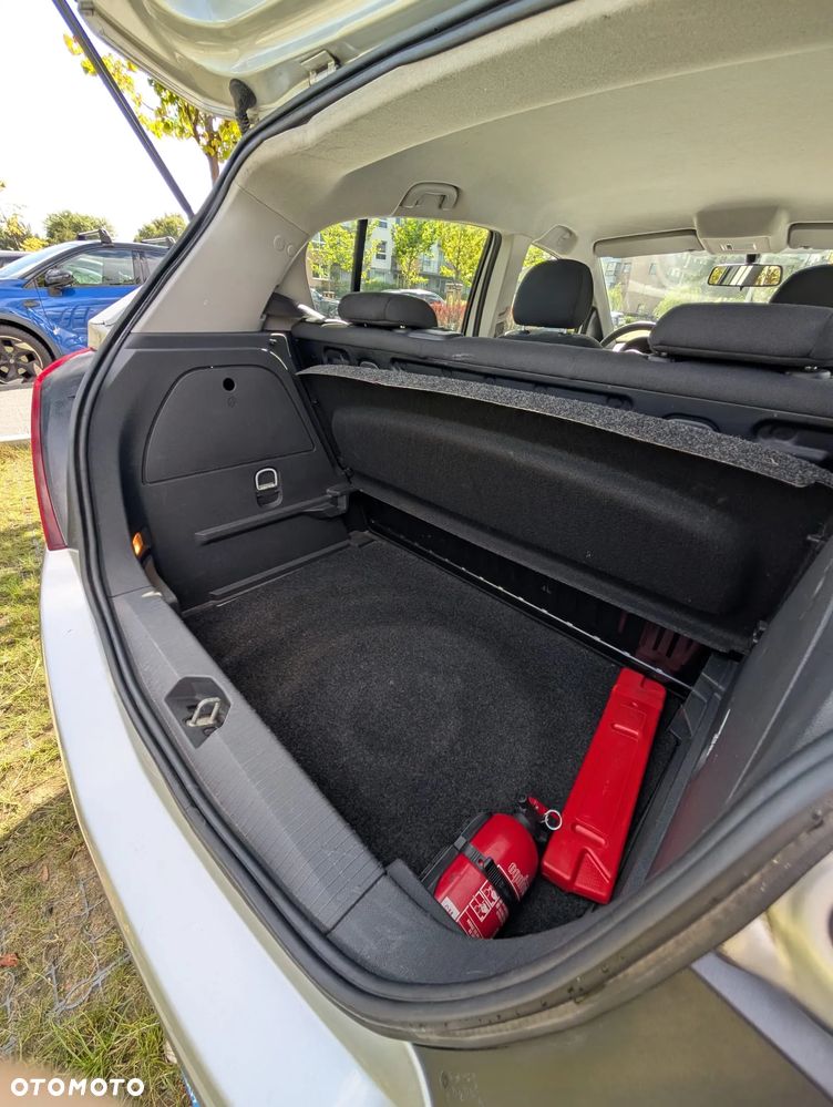 Opel Corsa 1.2 16V Edition / Active - 11