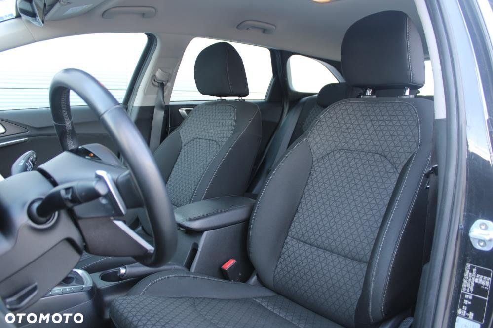 Kia Ceed - 10