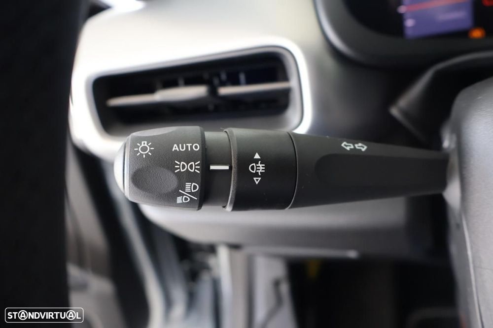 Jeep Avenger 1.2 e-Hybrid Longitude DCT - 38
