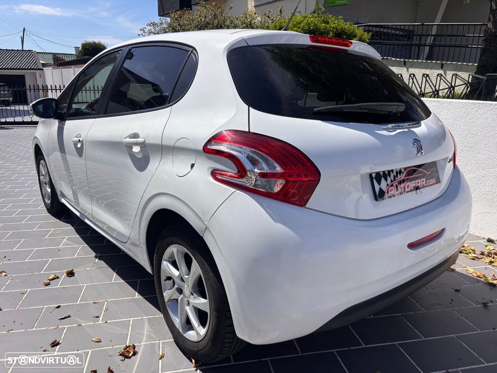 Peugeot 208 1.4 HDi Allure - 6