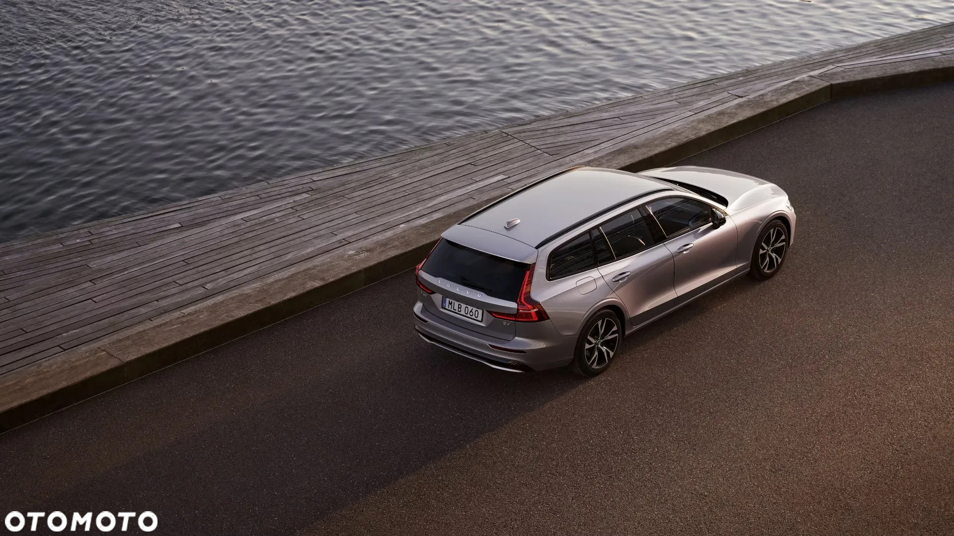 Volvo V60 B4 B Plus Dark - 16