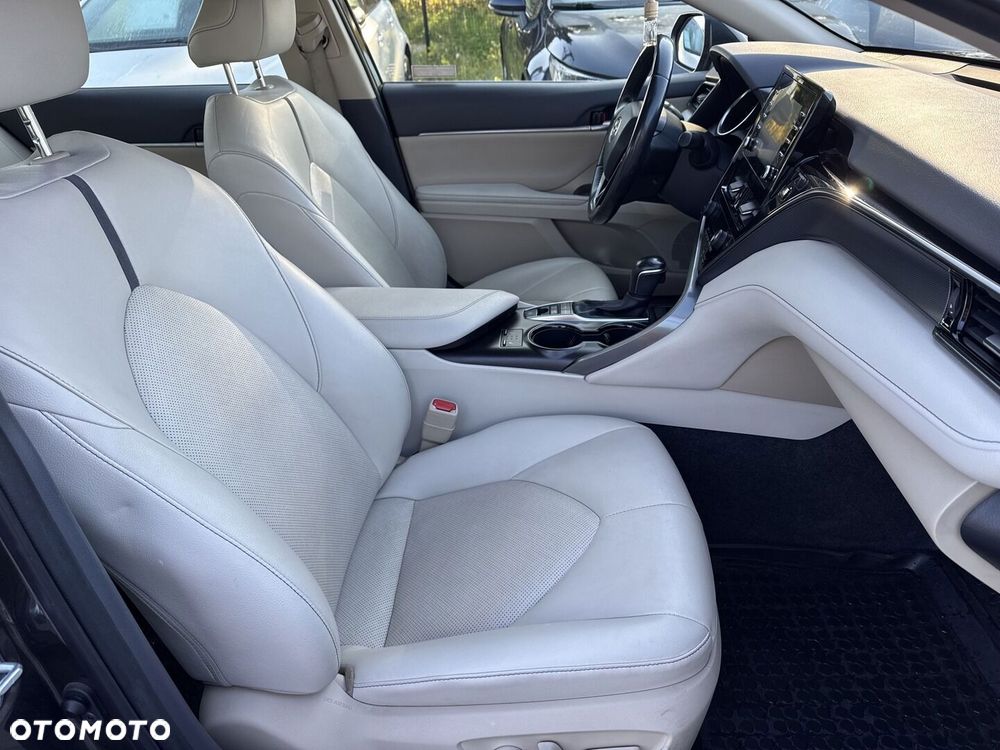 Toyota Camry 2.5 Hybrid Comfort CVT - 14