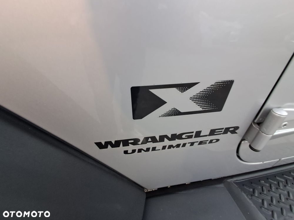 Jeep Wrangler Unlimited 3.8 Sport - 26